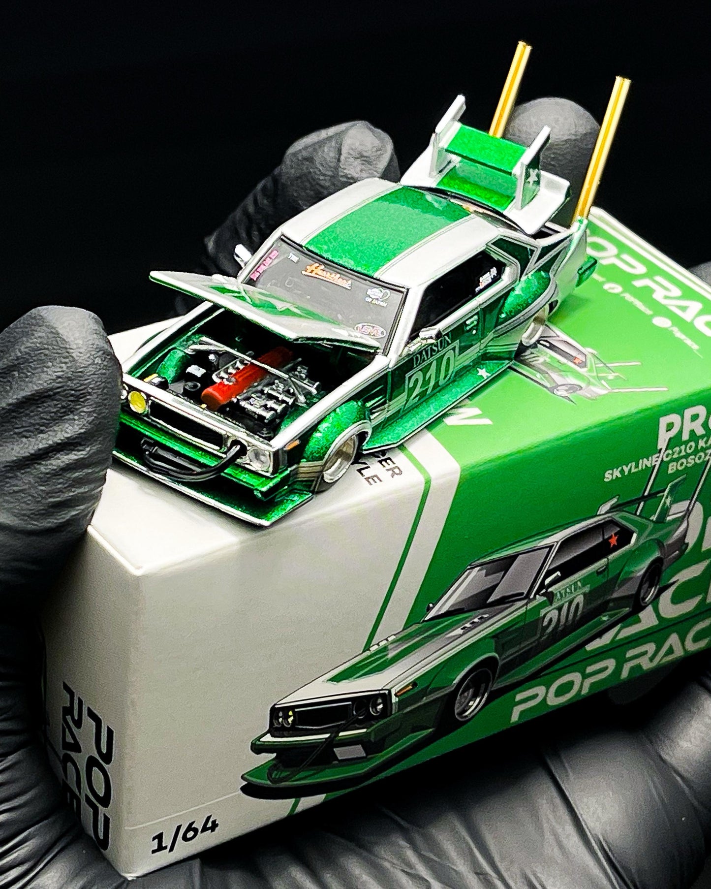 Pop Race Skyline C210 Bosozoku Estilo Verde y Plata 1/64