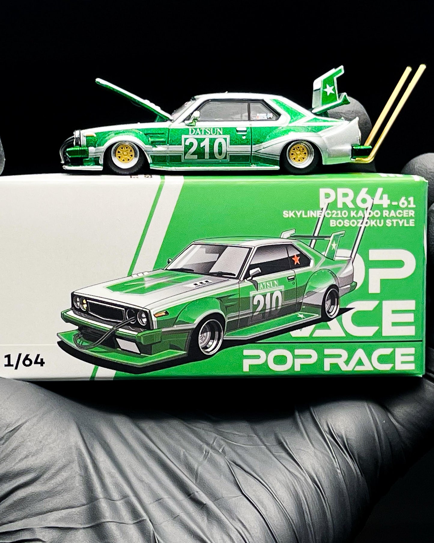 Pop Race Skyline C210 Bosozoku Estilo Verde y Plata 1/64