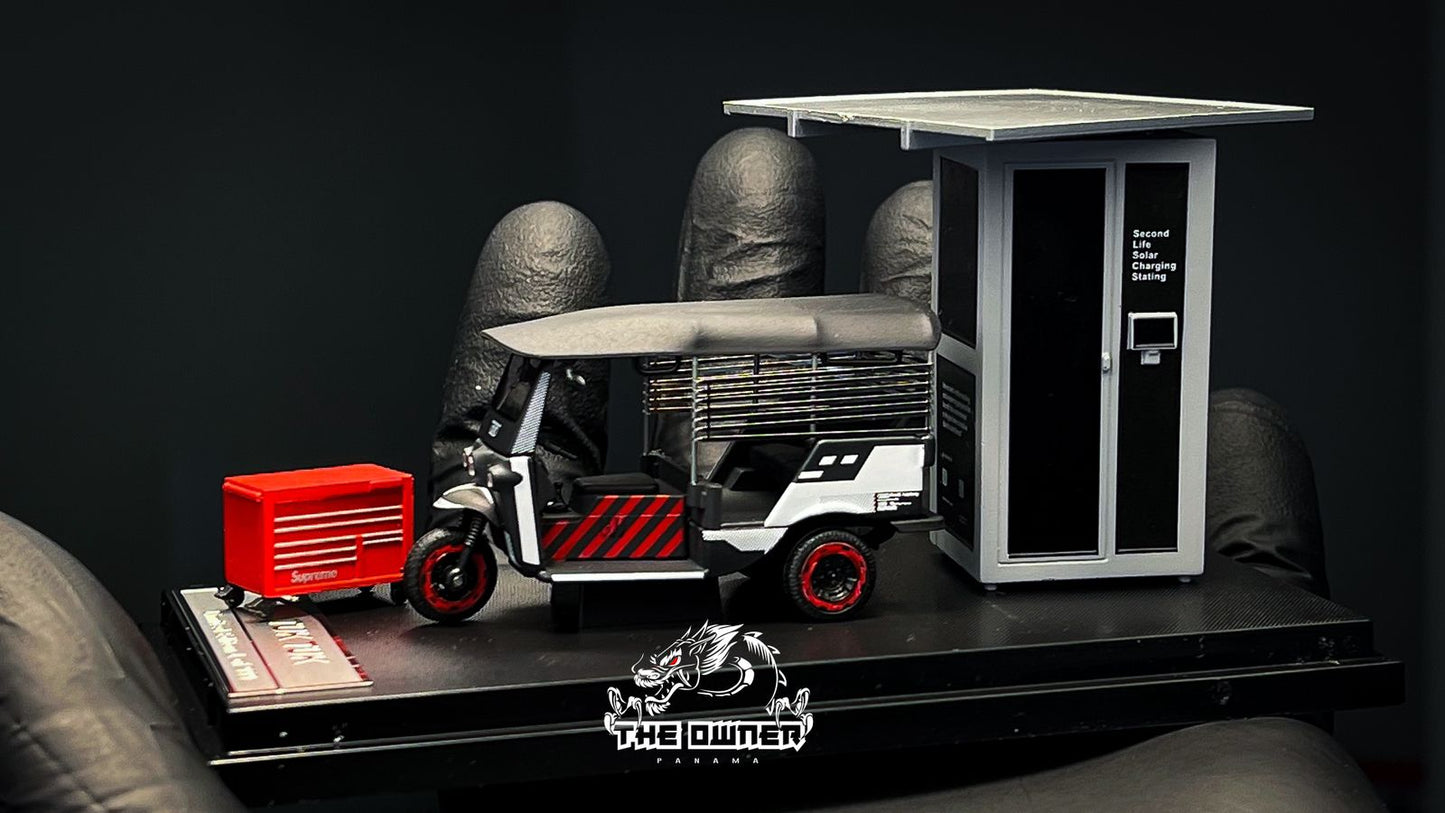 Tuk Tuk 1:64 Stance Hunters diecast scale car
