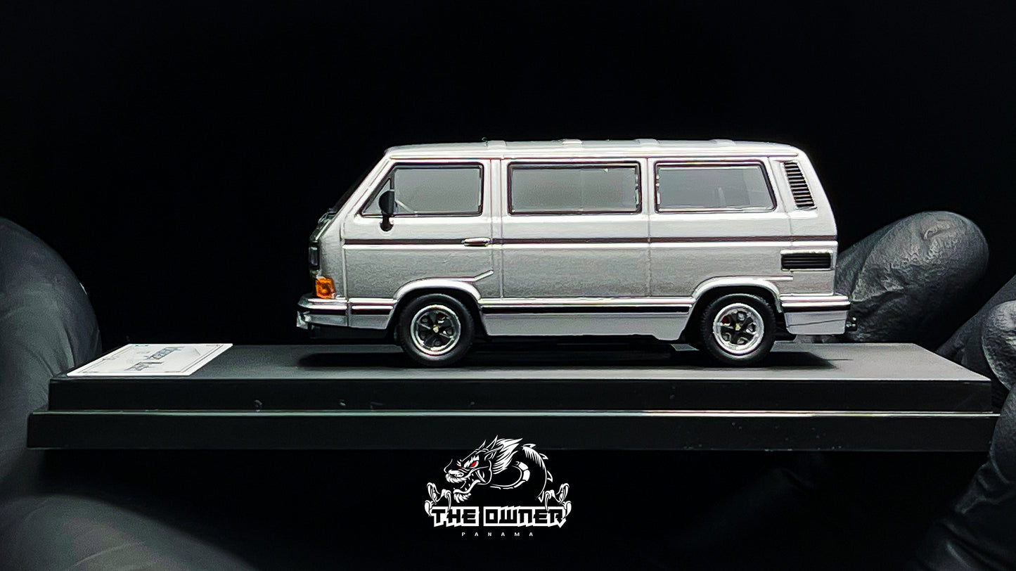 Master 1985 B32 Volkswagen T3 Multivan Silver 1:64