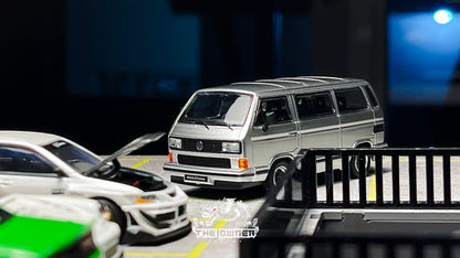 Master 1985 B32 Volkswagen T3 Multivan Silver 1:64