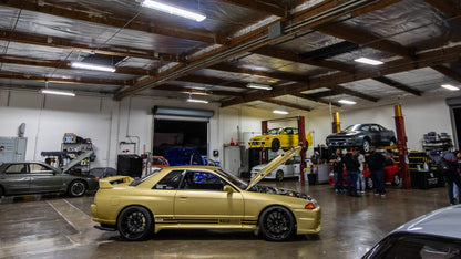 Focal Horizon Skyline GT-R R32 Top Secret Gold 1:64