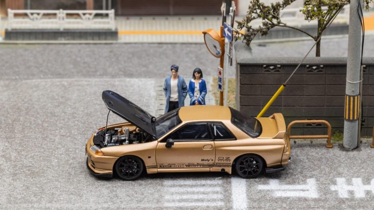 Focal Horizon Skyline GT-R R32 Top Secret Gold 1:64