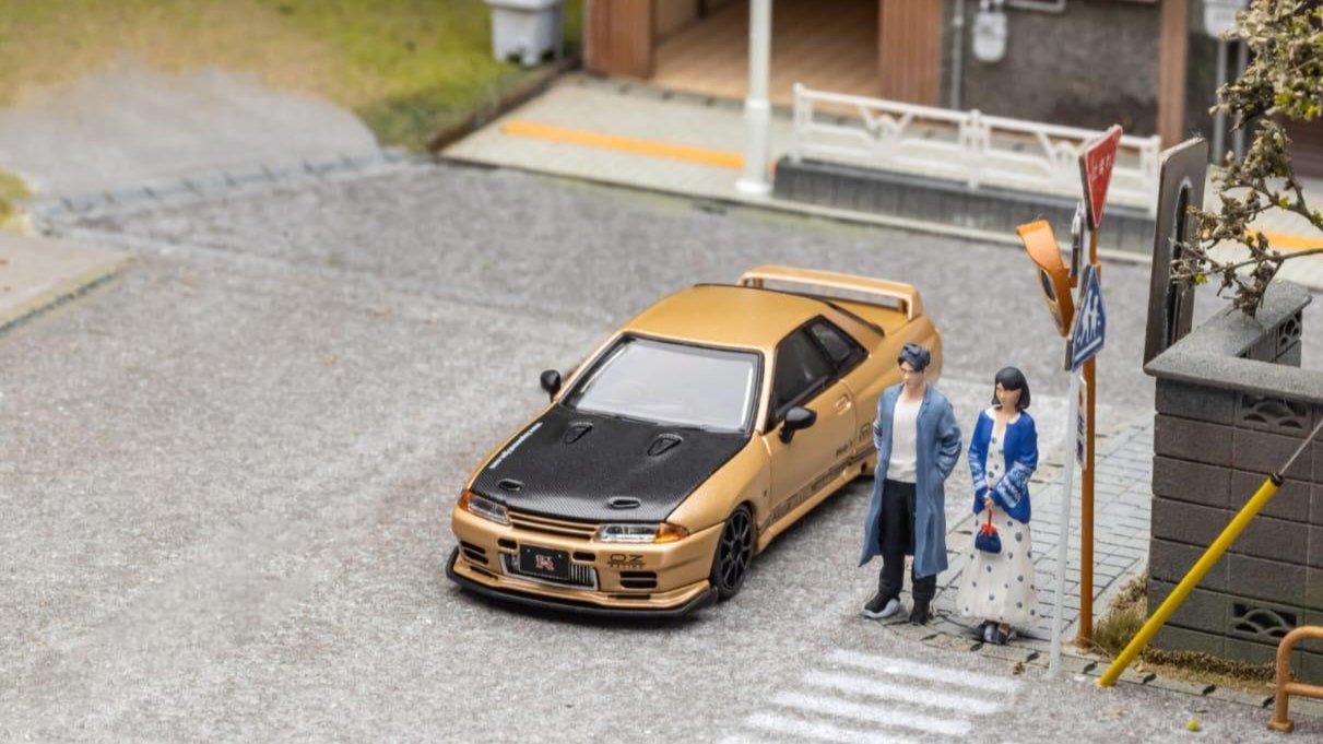 Focal Horizon Skyline GT-R R32 Top Secret Gold 1:64