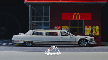 XiaoGuang Model 1:64 Dealer Edition 1992-1994 Cadillac Fleetwood Limousine (blanca) Diecast Car Model